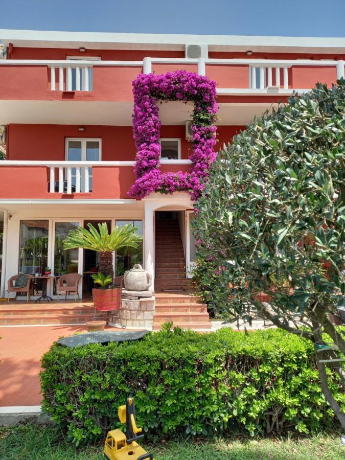Vila L Guest house *